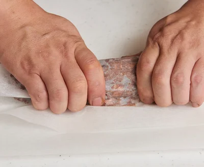 手で形をととのえる