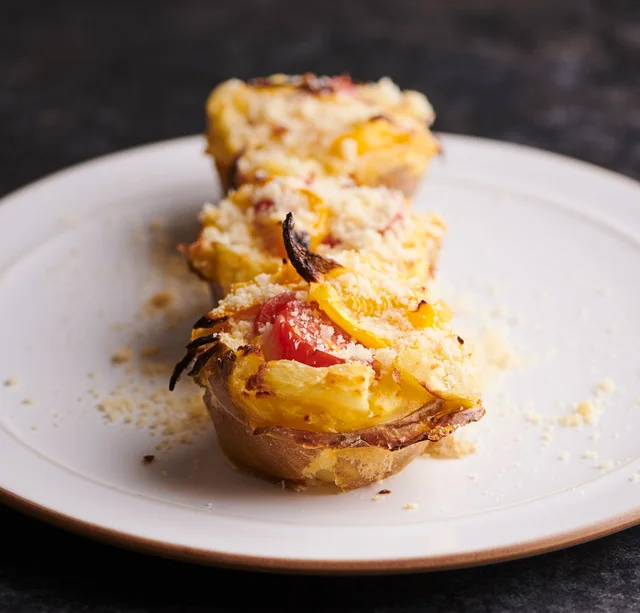 じゃがいもをつぶして器に！おしゃれな前菜「ベジタルト」