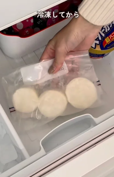 切れ込みを入れた大根を冷凍保存▶たこ焼き機で焼きおにぎり！？（⇒次へ）