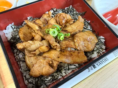 しっかり分厚い三元豚を使用