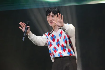 いろいろな場所に向かって手をふったり目線を動かしたり。全ての席が神席状態