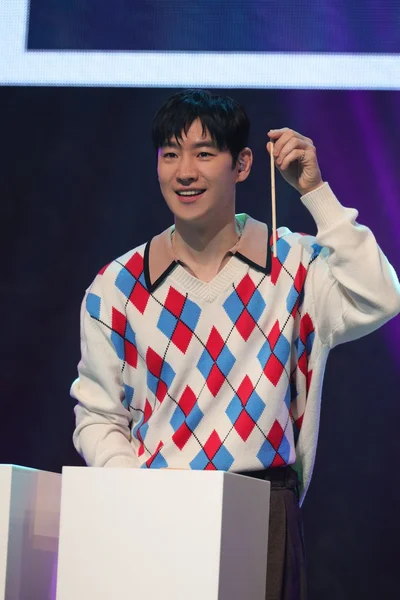 会場のファンたちの反応に笑顔がこぼれます