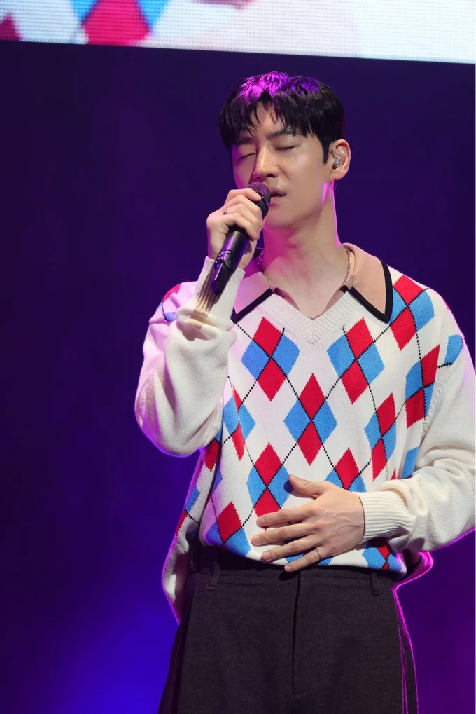 歌もとても上手なジェフンさん。心のこもった歌声にファンは大喜び