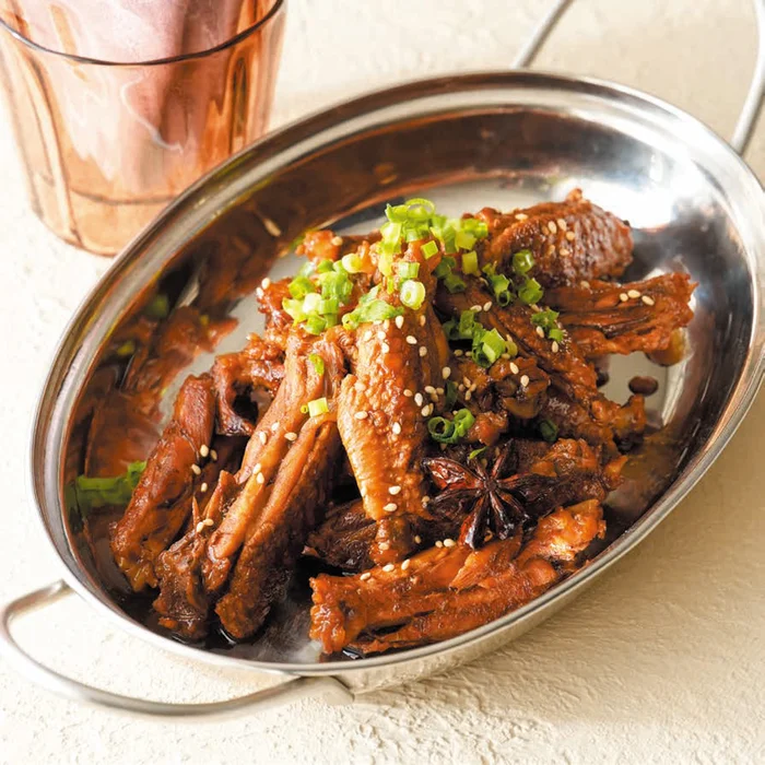 やわらかく煮込まれた手羽中が絶品！【手羽中のコーラ煮】