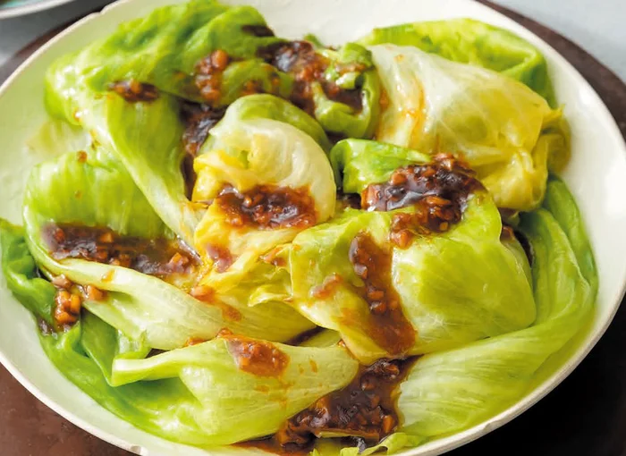 うま味と甘味に箸が止まらない！【レタスのオイスターソースがけ】