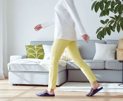 美姿勢＆スッキリおなかをかなえる魔法のスリッパ