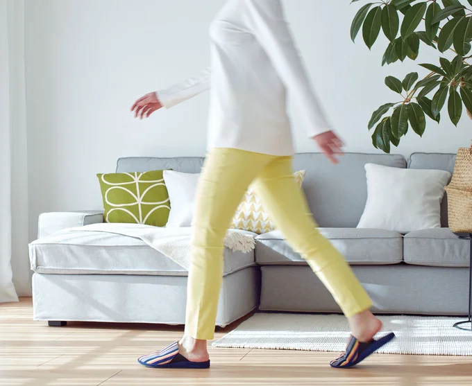 美姿勢＆スッキリおなかをかなえる魔法のスリッパ