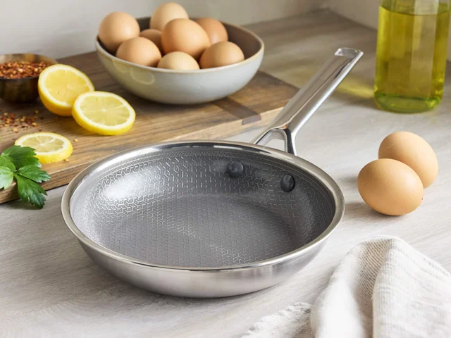 なぜ世界中で人気なの？グリーンパンのフライパンが愛されるわけ。