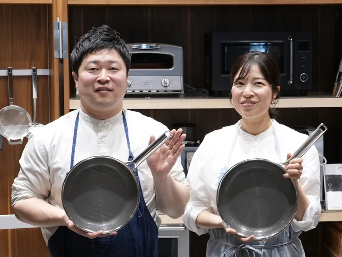「第一子が生まれ、良質な食材を選ぶように、調理器具も納得して選びたい」という、夫婦調理家ユニット・ぐっち夫婦。