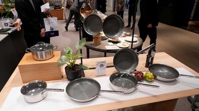 フライパン、ウォックパン、ソースパン、キャセロール、深型フライパンなど、豊富なラインナップ。