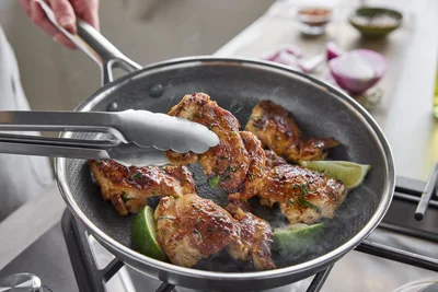 ムラなく熱が伝わり、失敗しにくい。IHを含む、すべての熱源に対応。