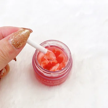 あの人気保湿リップを持ち歩くのに便利すぎるダイソーアイテム！乾燥対策を手軽にできて助かるアイデア