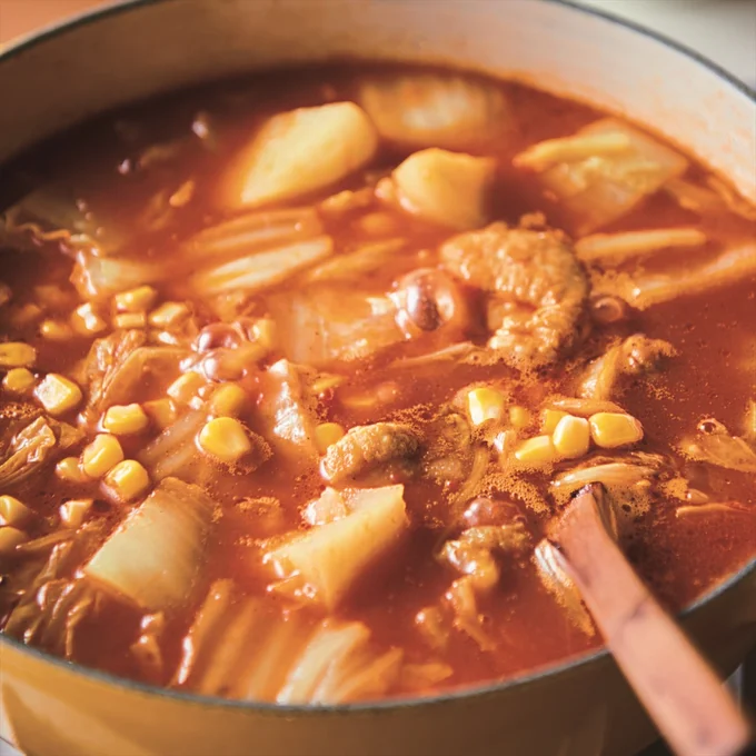 トマトカレー味にチーズを溶かした絶品鍋「白菜ととり肉のトマトカレー鍋」