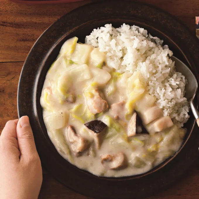 トロトロになった白菜のおかずを麺やごはんにかけて食べよう!