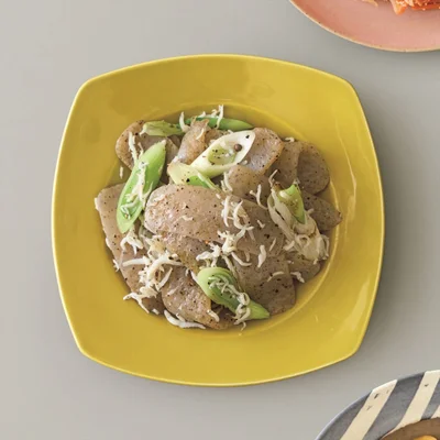 調理工程はたったの1つ！忙しい日の救世主「こんにゃくの爆速炒め」2選