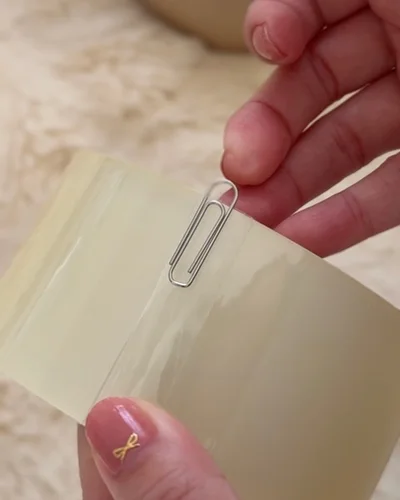 透明テープの端にクリップを5mm程度出して付けておく　▶ほかには？