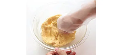 10回くらいすり混ぜるようにしてまとめる