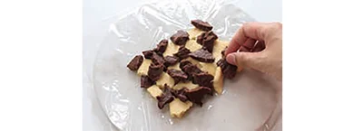 適当な大きさにちぎってランダムに並べる