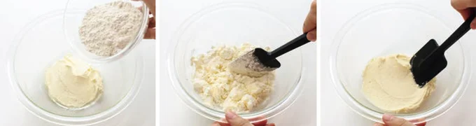 薄力粉を加えてヘラでさっくり混ぜる