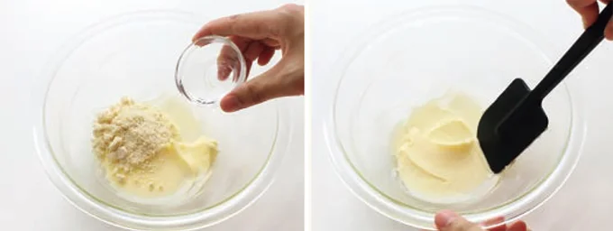 アーモンドパウダーと一緒に入れてから混ぜる