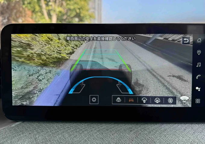 車体の下が透けているように見える「インビジブルフードビュー」