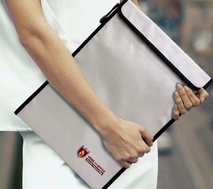 緊急時に持ち出しやすい! 新タイプの耐火金庫