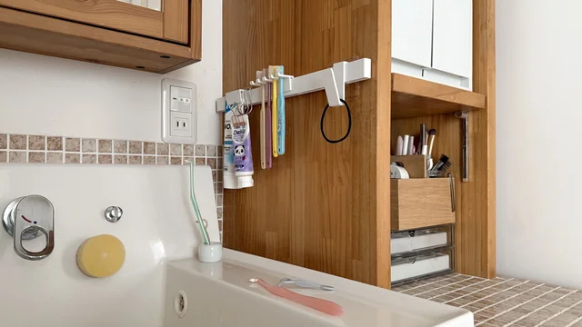 あれこれ浮かせたい洗面にも最適！差し込むだけで浮かせる収納になる神アイテム