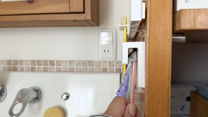 差し込むだけで物が落ちてこない