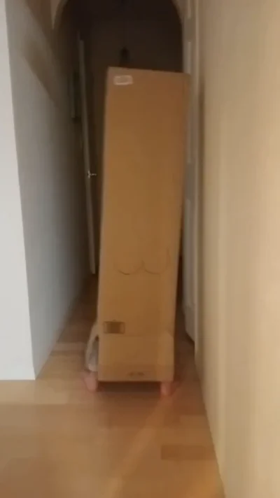 「はなやん」のおしり▶廊下から飛び出す「はなやん」（⇒次へ）