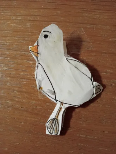 眉毛が特徴の「トリの工作①」▶今度は黄色いトリです（⇒次へ）