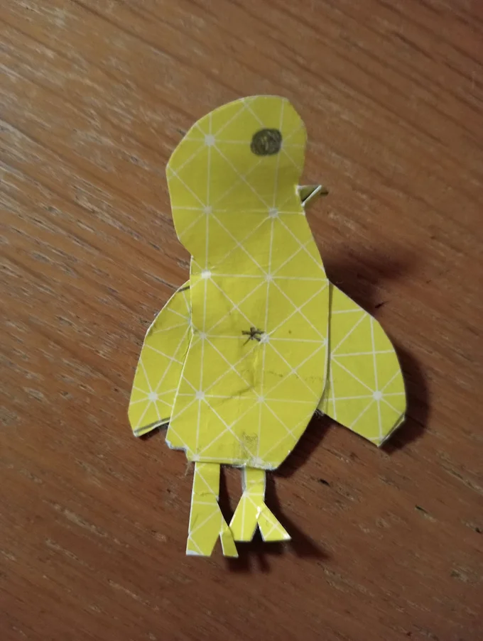 どこか可愛い「トリの工作②」▶だんだんと足が進化（？）していきます（⇒次へ）