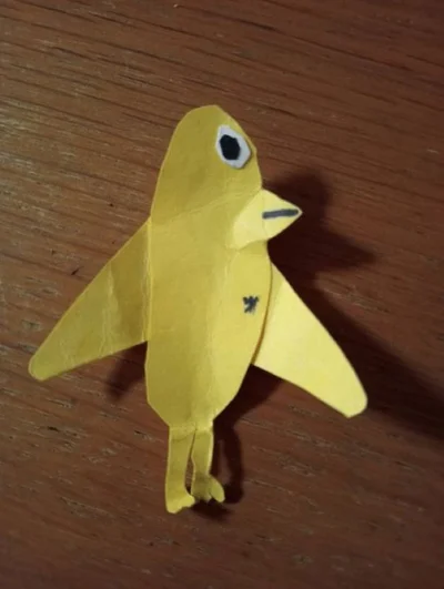 表情が独特な「トリの工作③」▶体型と立ち方が刺さる作品です（⇒次へ）