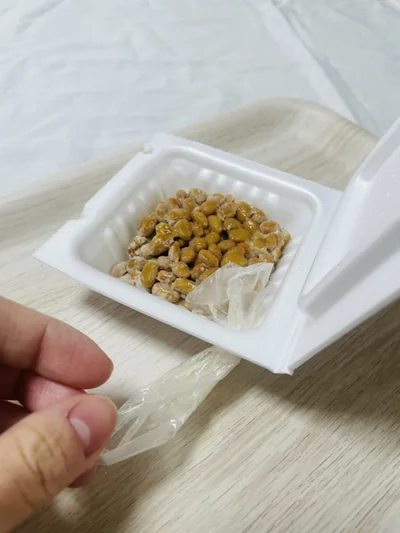 ネバネバが取れてスッキリ！手が汚れない簡単な方法（▶次へ）