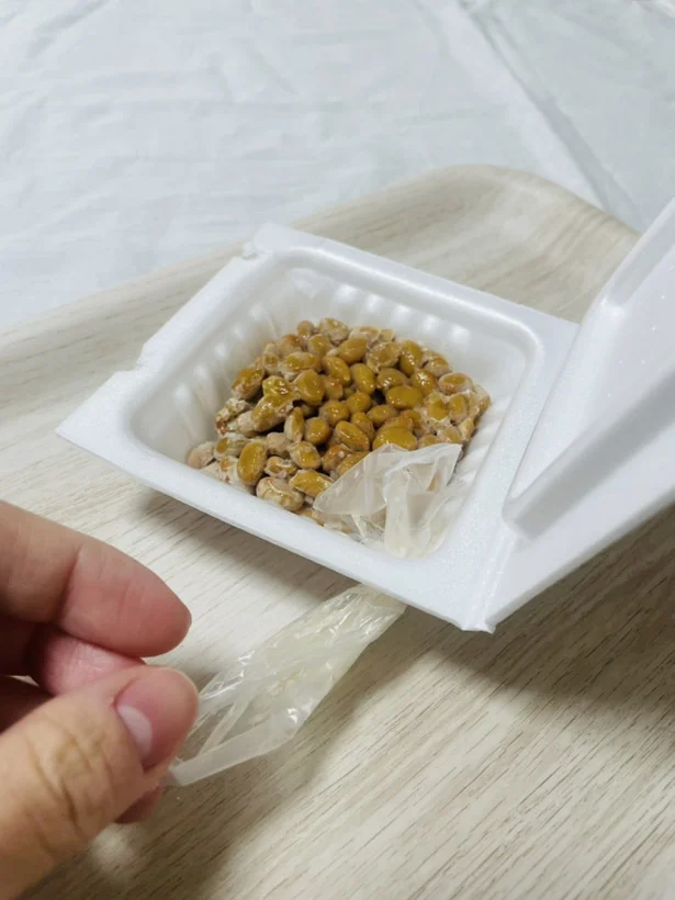 ネバネバが取れてスッキリ！手が汚れない簡単な方法（▶次へ）