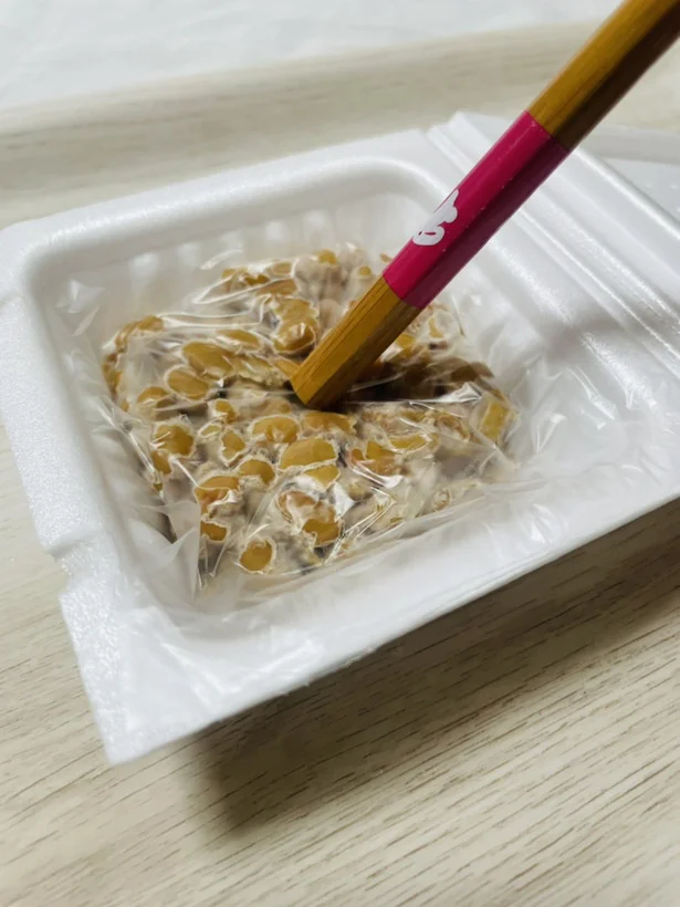 箸の後ろをフィルムに当てる（▶次へ）