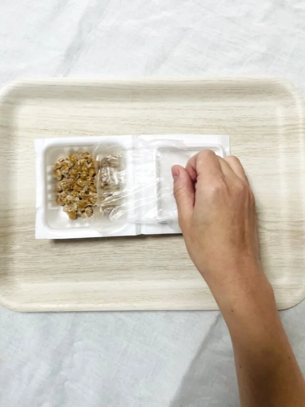 フタに向かって水平にスライドするだけ！結果は…（▶次へ）