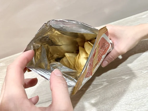 袋の上部をいつも通りに開き…（▶︎次へ）