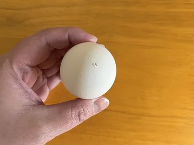 小さな穴をあけます（▶次へ）