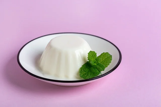 【簡単絶品】パンナコッタとは？プリン・ババロアとの決定的な違いと、失敗しない固め方のコツ