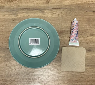 準備するものはハンドクリームと拭き取り用のペーパーのみ！（▶︎次へ）