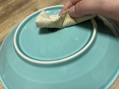 キッチンペーパーまたは布で拭き取る（▶︎次へ）