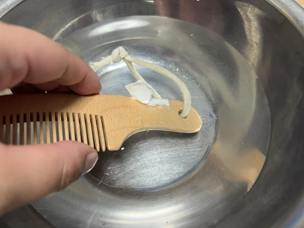 40℃～50℃位のお湯に10分ほど浸す（▶︎次へ）