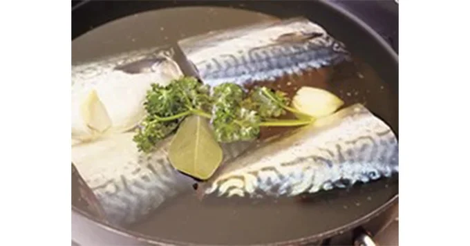 さばのコンフィの工程1