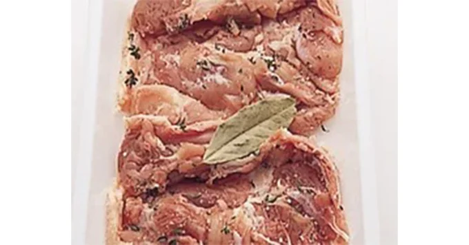 とり肉のコンフィの工程1