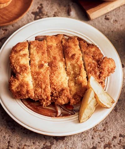 食パンから作る手作りパン粉がおいしさの決め手！「レッツ炎竜にカツレツ」