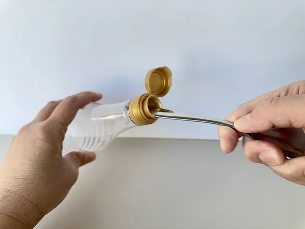 差し込む柄の深さは2~3cmが目安(▶次へ)