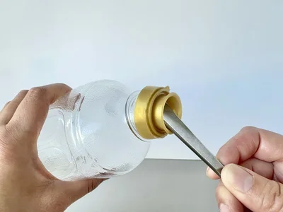 柄が太いと油分があっても滑りにくく、簡単に取れる！（▶お湯を使う方法も）