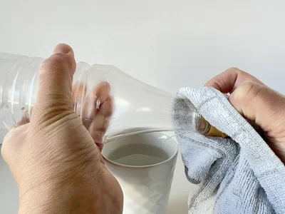 キャップにタオルをかぶせて、引っ張って取り外す！