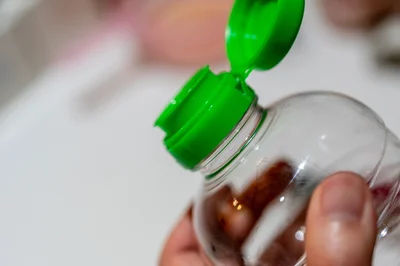 調味料ボトルのキャップをもうちぎらない！簡単かつキレイに外す方法