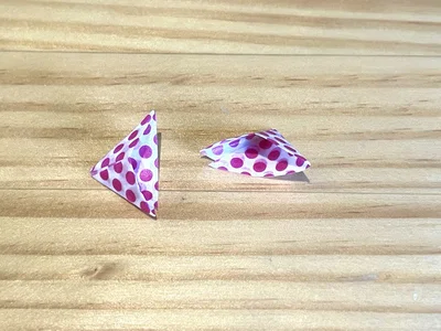 必要なだけ用意すれば、フォトフレームの完成（▶クリップと磁石でとめる方法も）